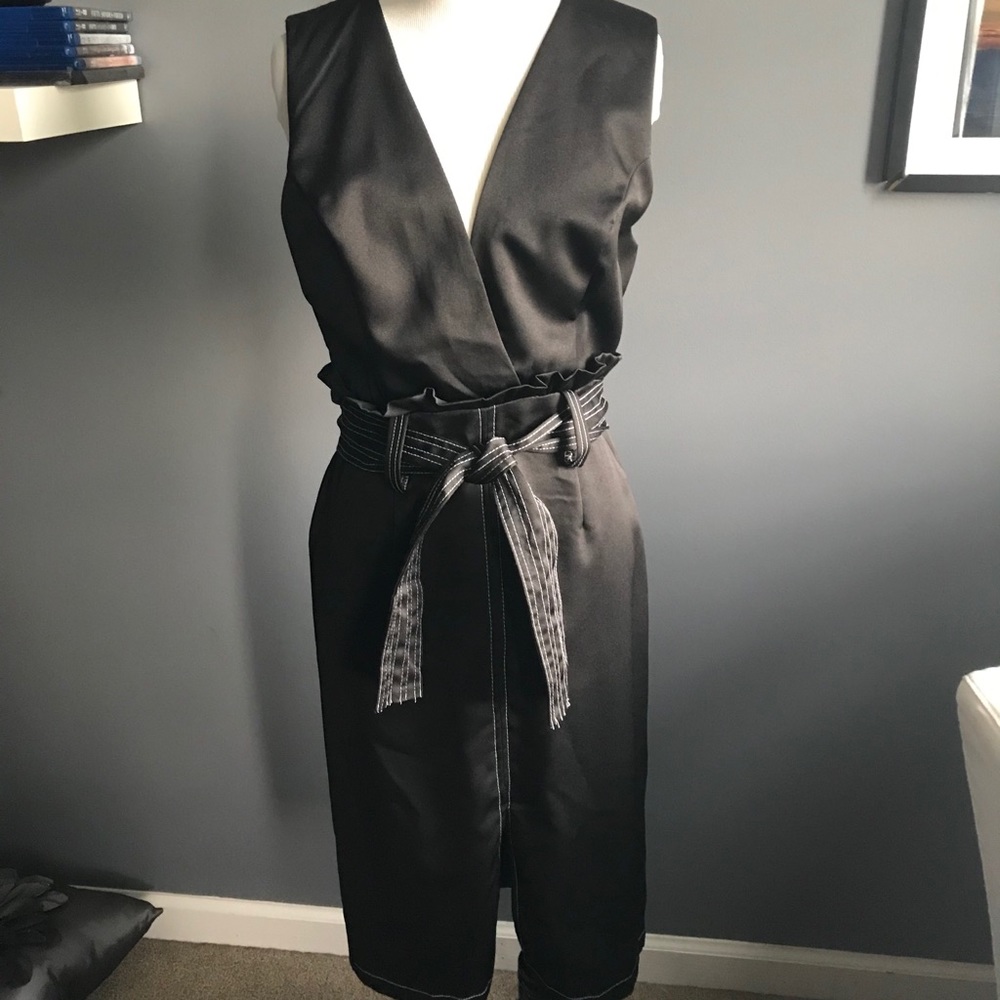 Black sleeveless dress